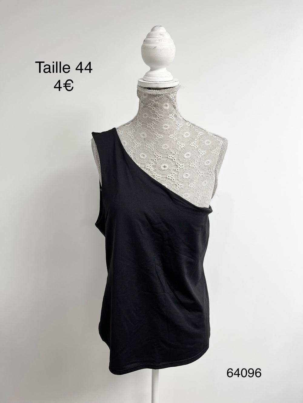 Top noir asymétrique