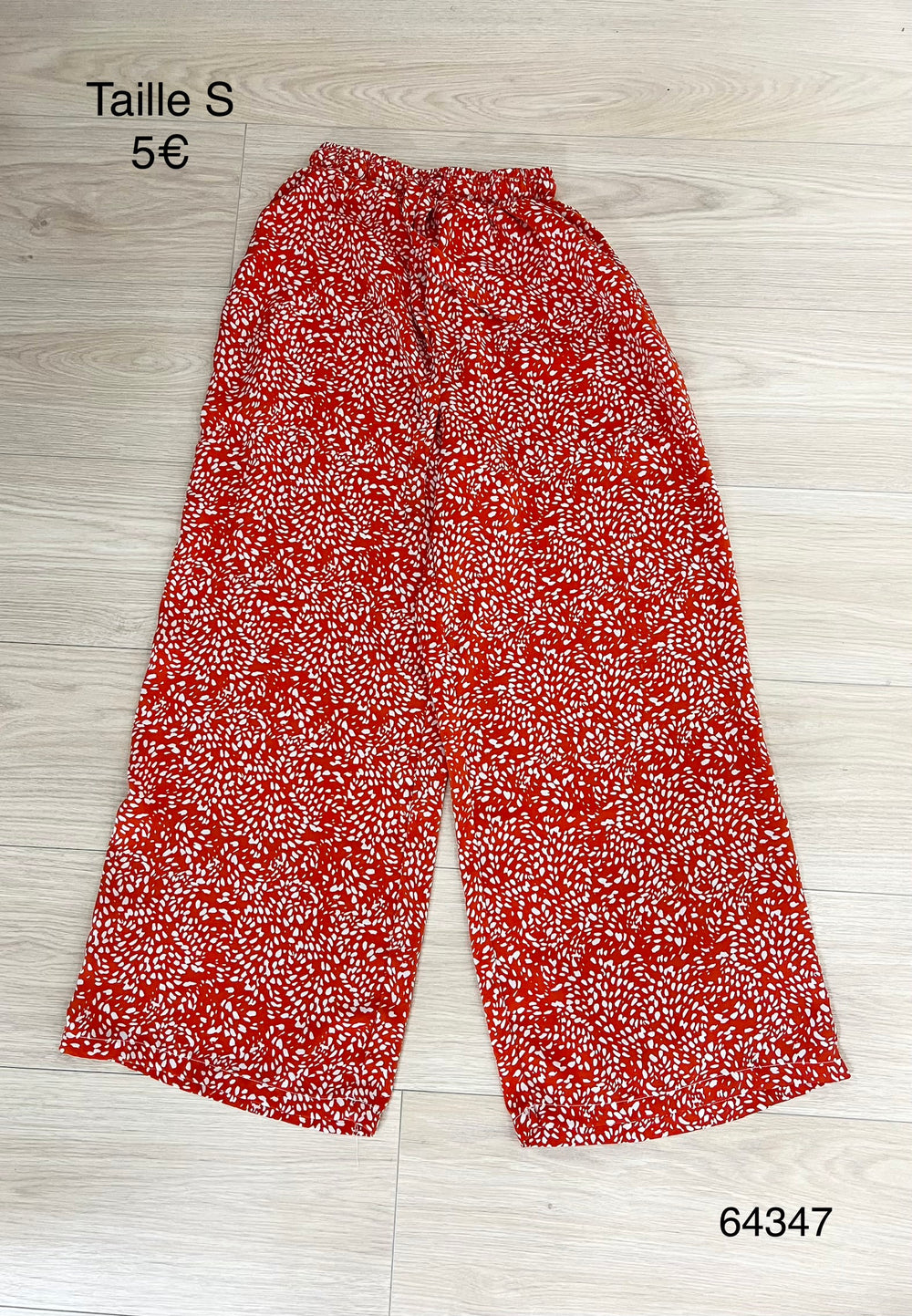 Pantalon rouge fluide imprimé