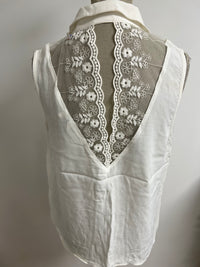Blouse blanche sans manches dentelle